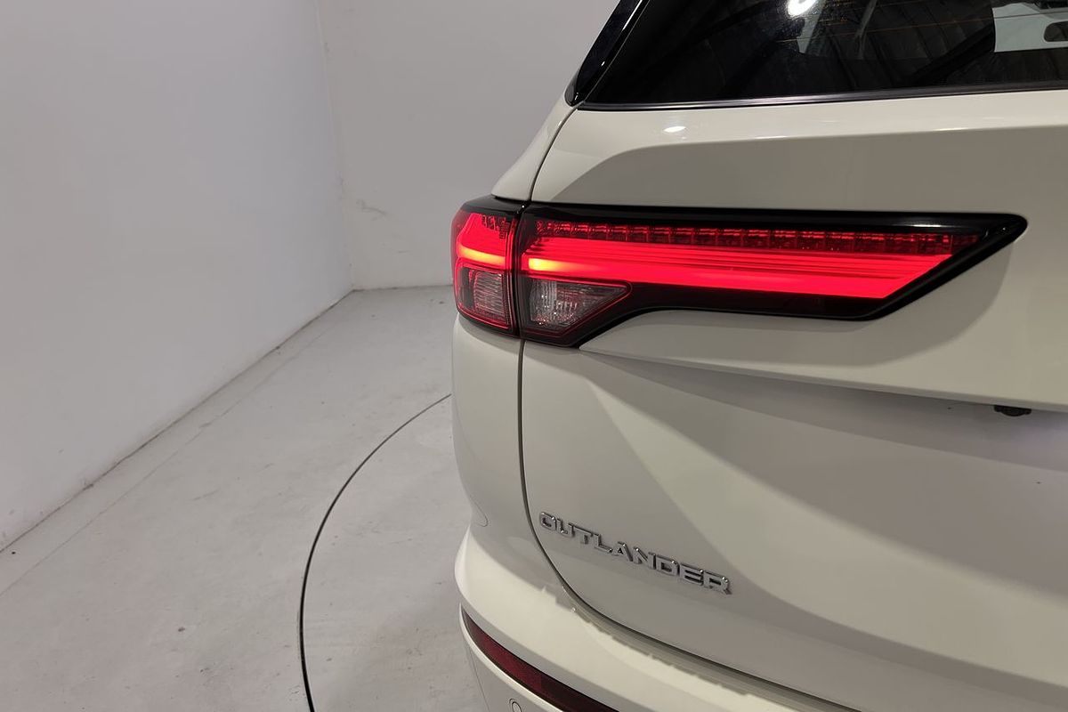 2023 Mitsubishi Outlander ES ZM