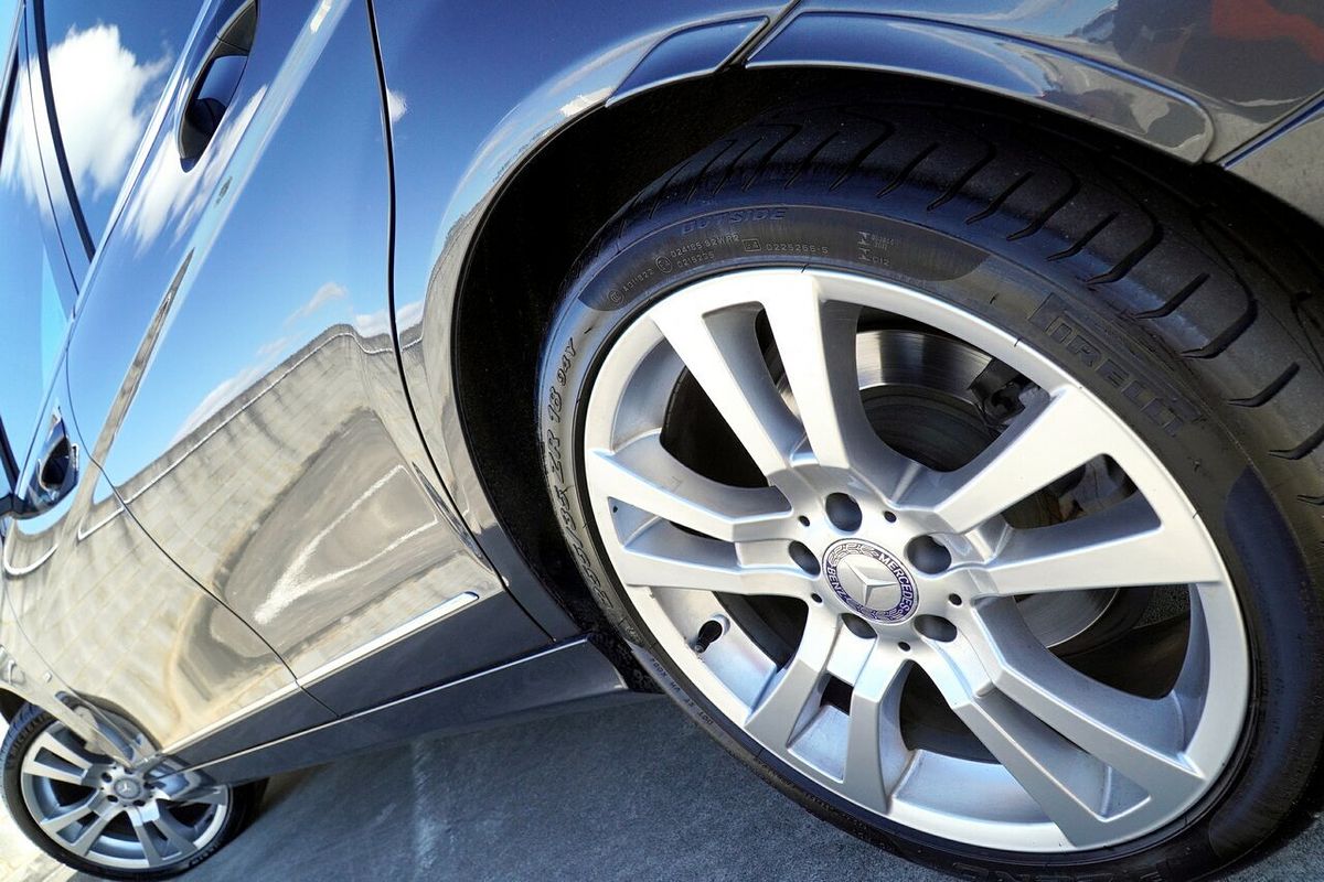 2011 Mercedes-Benz C-Class C250 BlueEFFICIENCY Avantgarde W204