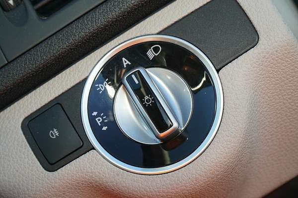 2011 Mercedes-Benz C-Class C250 BlueEFFICIENCY Avantgarde W204
