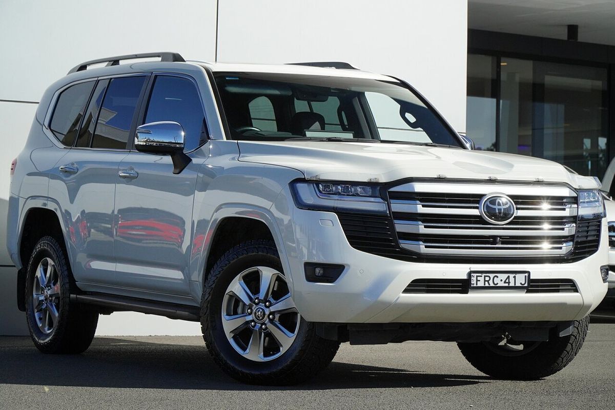 2022 Toyota Landcruiser Sahara FJA300R