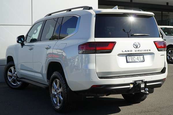 2022 Toyota Landcruiser Sahara FJA300R