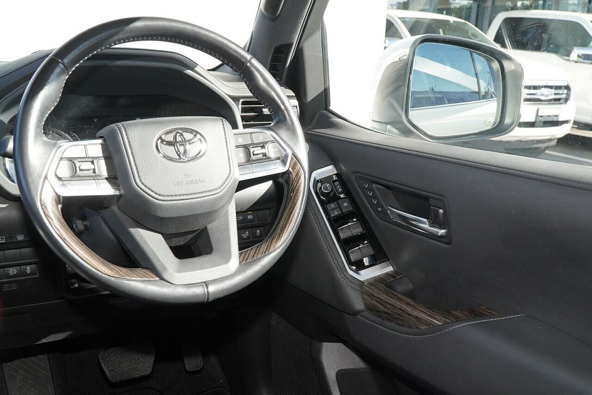 2022 Toyota Landcruiser Sahara FJA300R