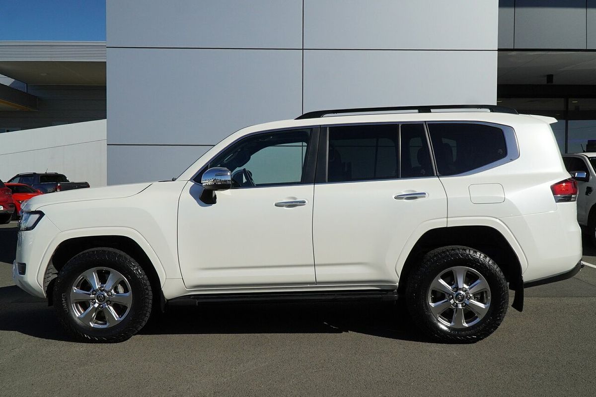 2022 Toyota Landcruiser Sahara FJA300R