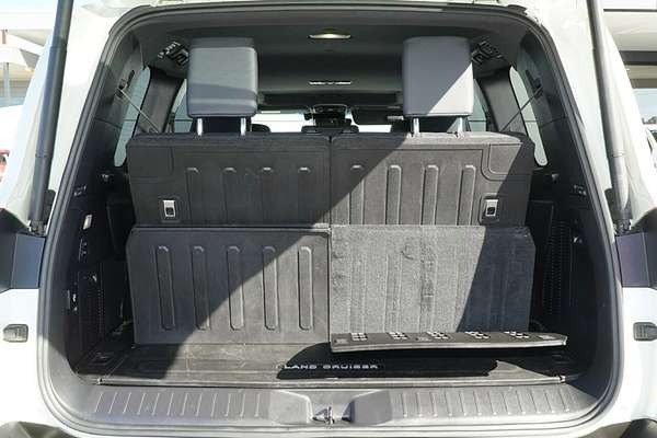 2022 Toyota Landcruiser Sahara FJA300R