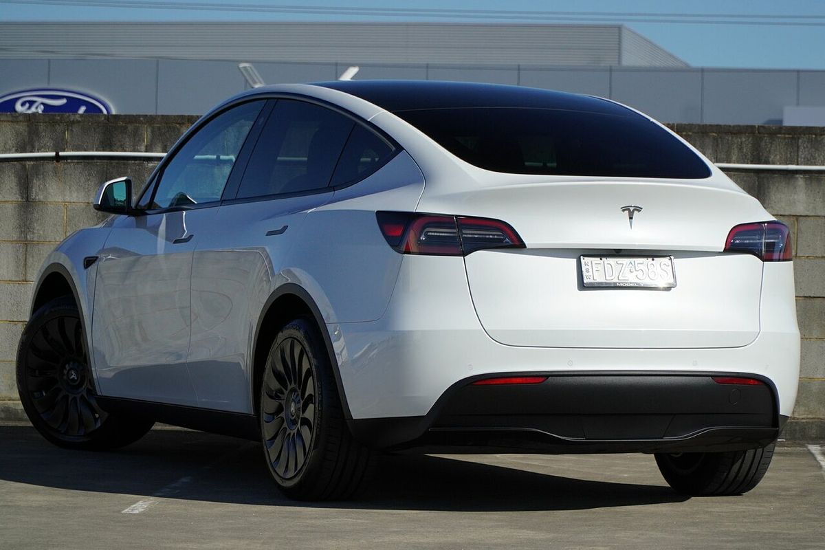 2024 Tesla Model Y Rear-Wheel Drive