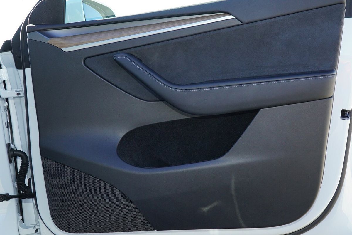 2024 Tesla Model Y Rear-Wheel Drive