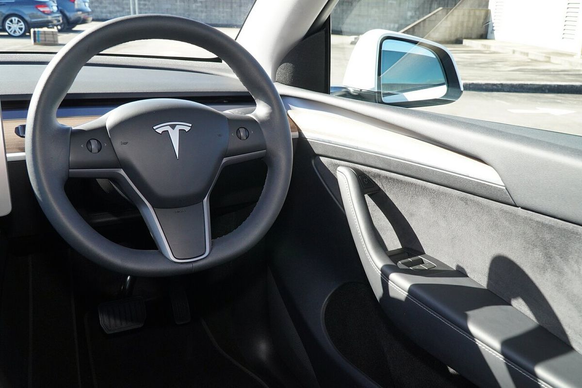 2024 Tesla Model Y Rear-Wheel Drive