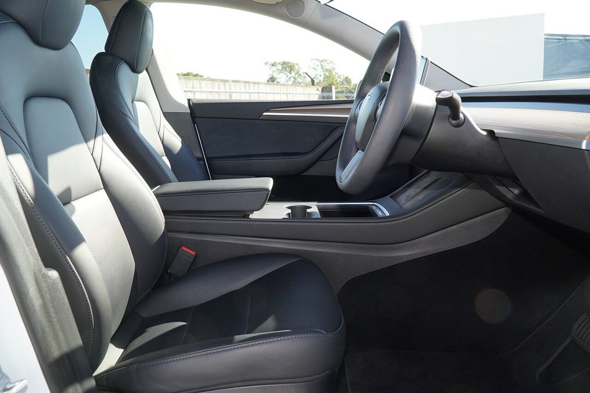2024 Tesla Model Y Rear-Wheel Drive