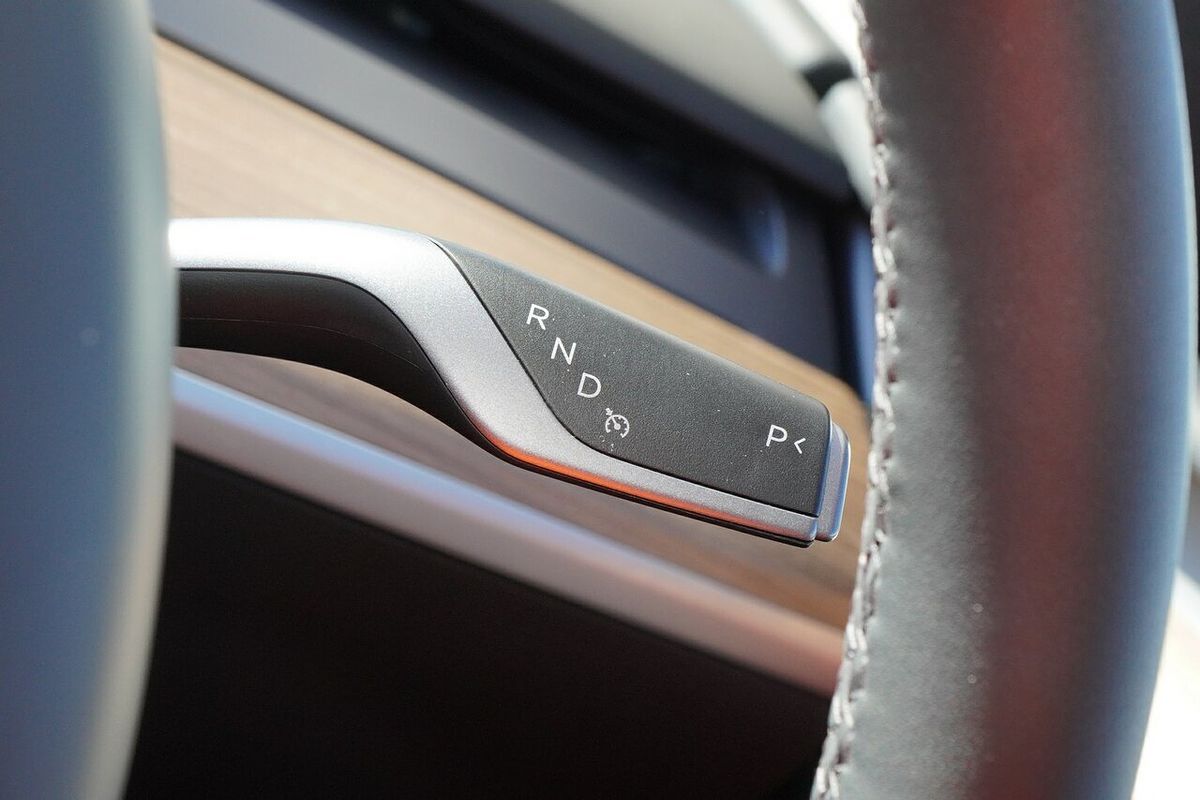 2024 Tesla Model Y Rear-Wheel Drive