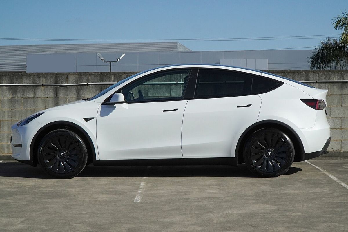 2024 Tesla Model Y Rear-Wheel Drive