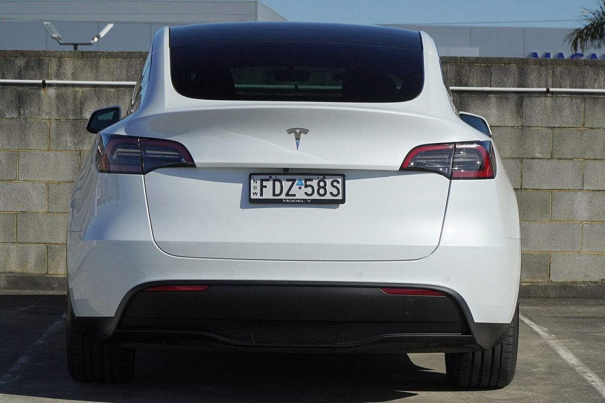 2024 Tesla Model Y Rear-Wheel Drive