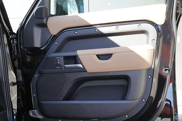 2025 Land Rover Defender 130 D350 X-Dynamic SE L663