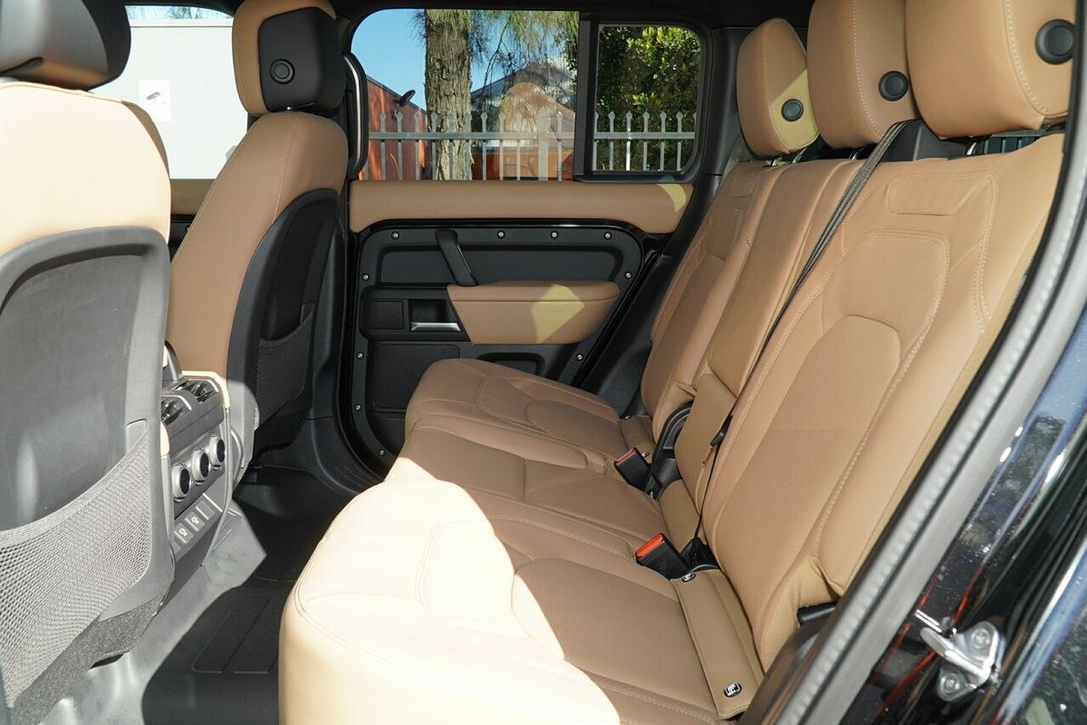 2025 Land Rover Defender 130 D350 X-Dynamic SE L663