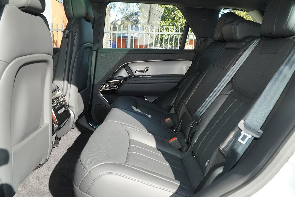 2025 Land Rover Range Rover Sport D250 Dynamic SE L461