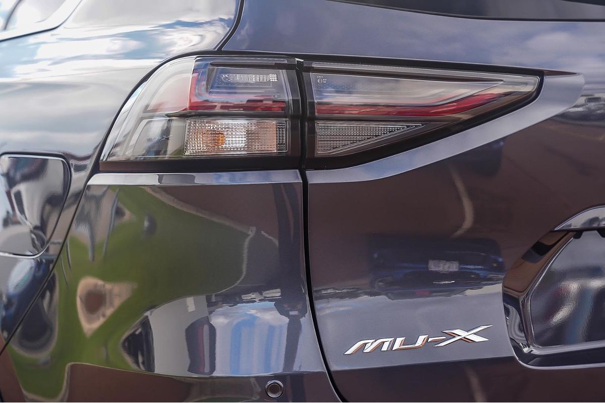2023 Isuzu MU-X LS-T