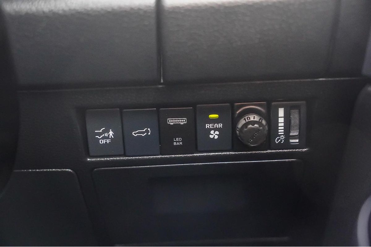 2023 Isuzu MU-X LS-T