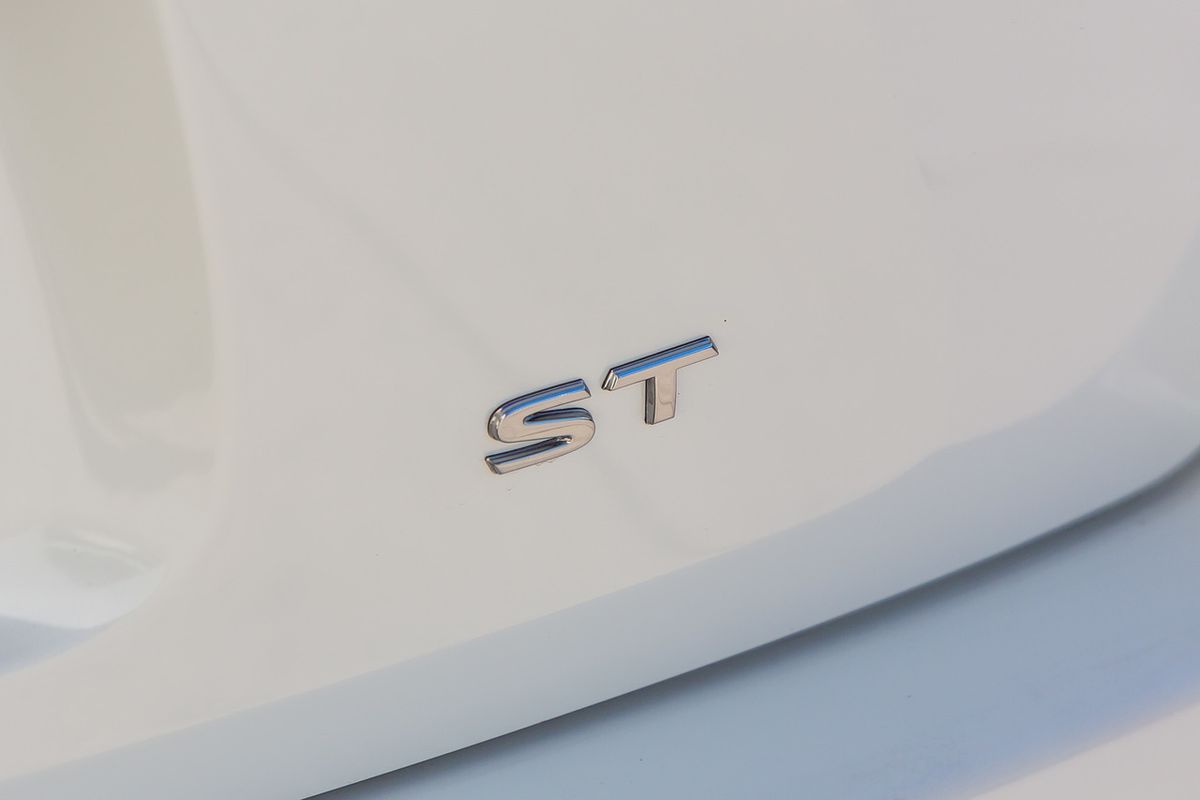 2015 Nissan Pathfinder ST R52