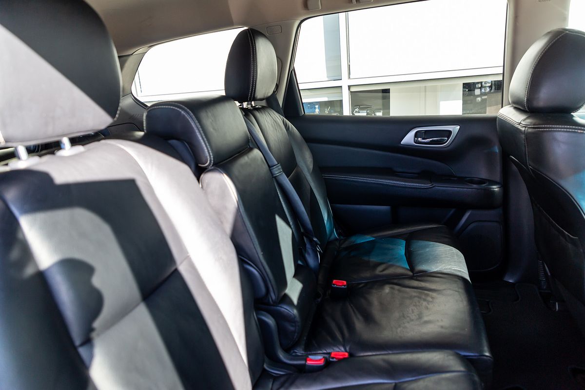 2015 Nissan Pathfinder ST R52