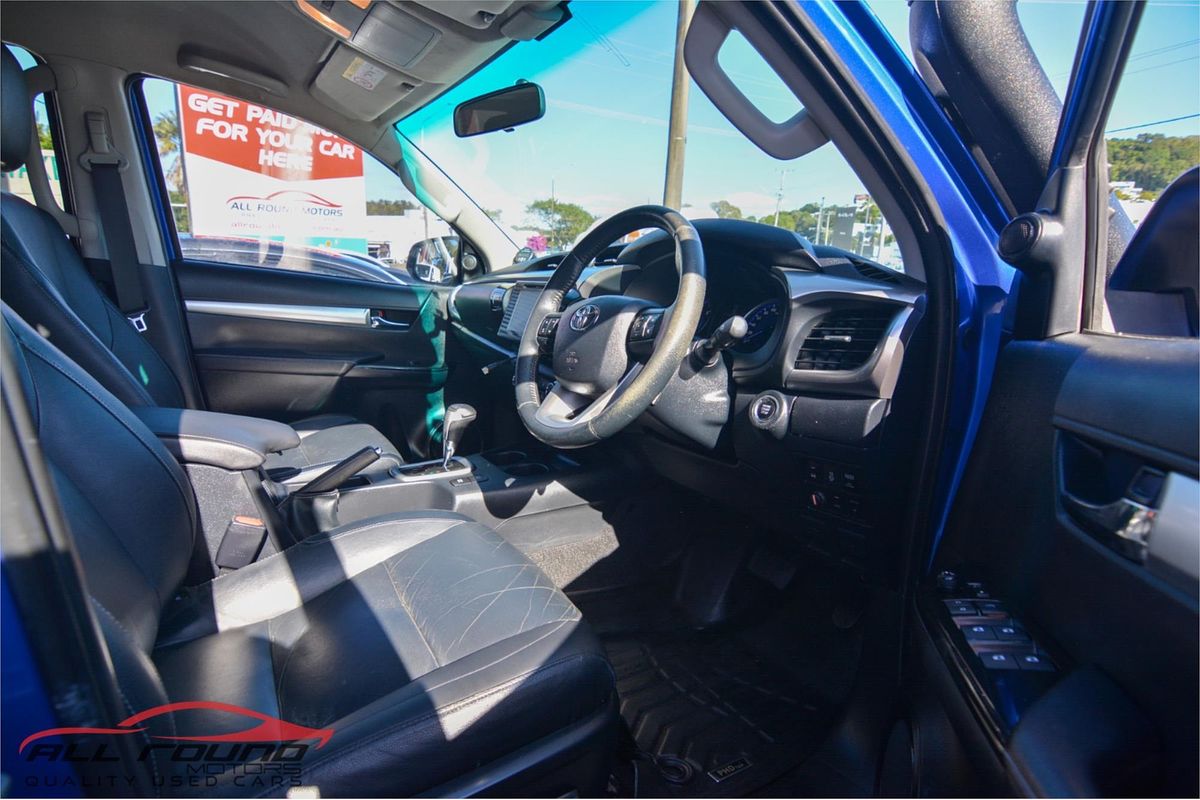 2015 Toyota HILUX SR5 (4x4) GUN126R 4X4