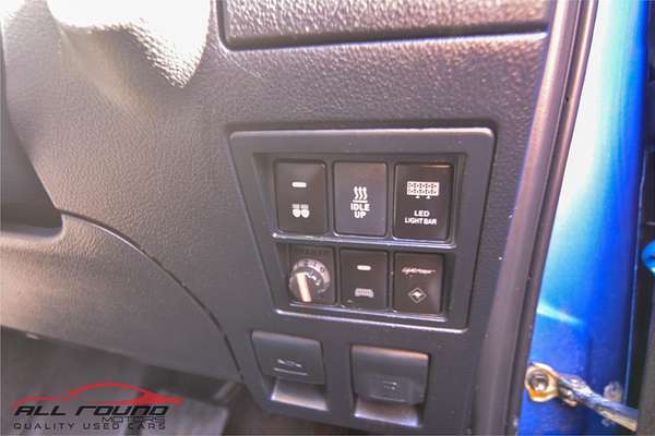 2015 Toyota HILUX SR5 (4x4) GUN126R 4X4