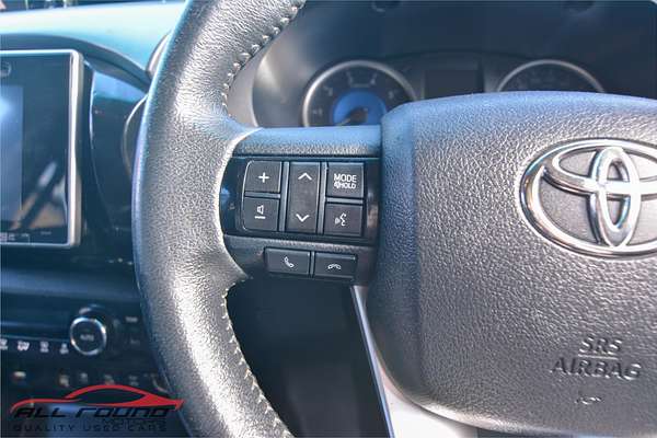 2015 Toyota HILUX SR5 (4x4) GUN126R 4X4