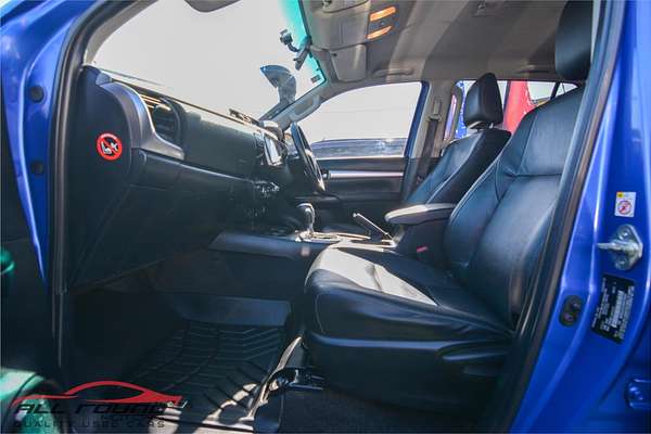 2015 Toyota HILUX SR5 (4x4) GUN126R 4X4