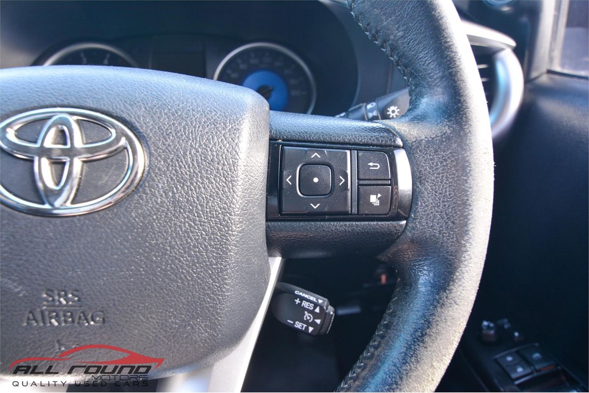 2015 Toyota HILUX SR5 (4x4) GUN126R 4X4
