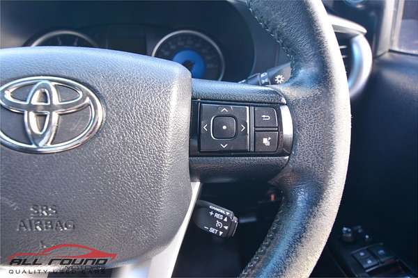 2015 Toyota HILUX SR5 (4x4) GUN126R 4X4