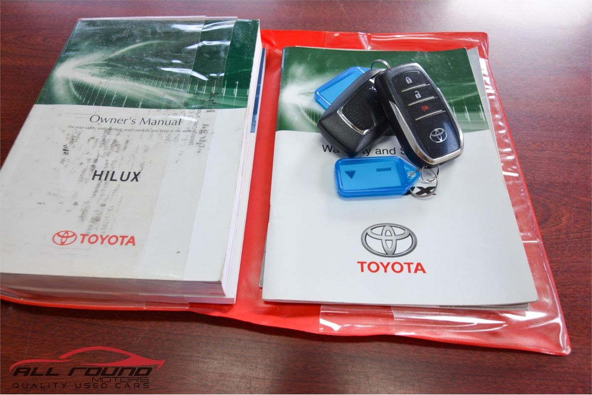 2015 Toyota HILUX SR5 (4x4) GUN126R 4X4