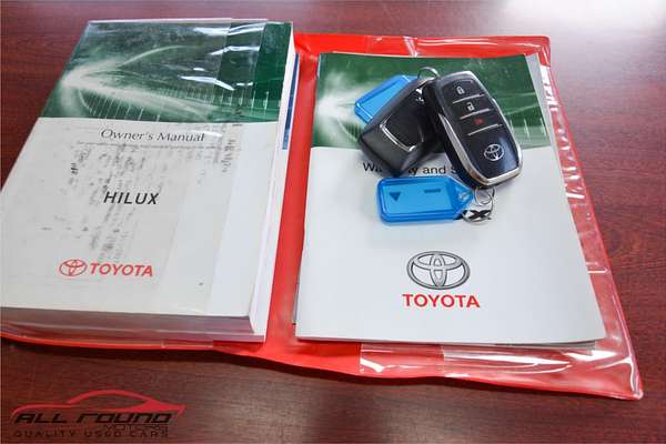 2015 Toyota HILUX SR5 (4x4) GUN126R 4X4