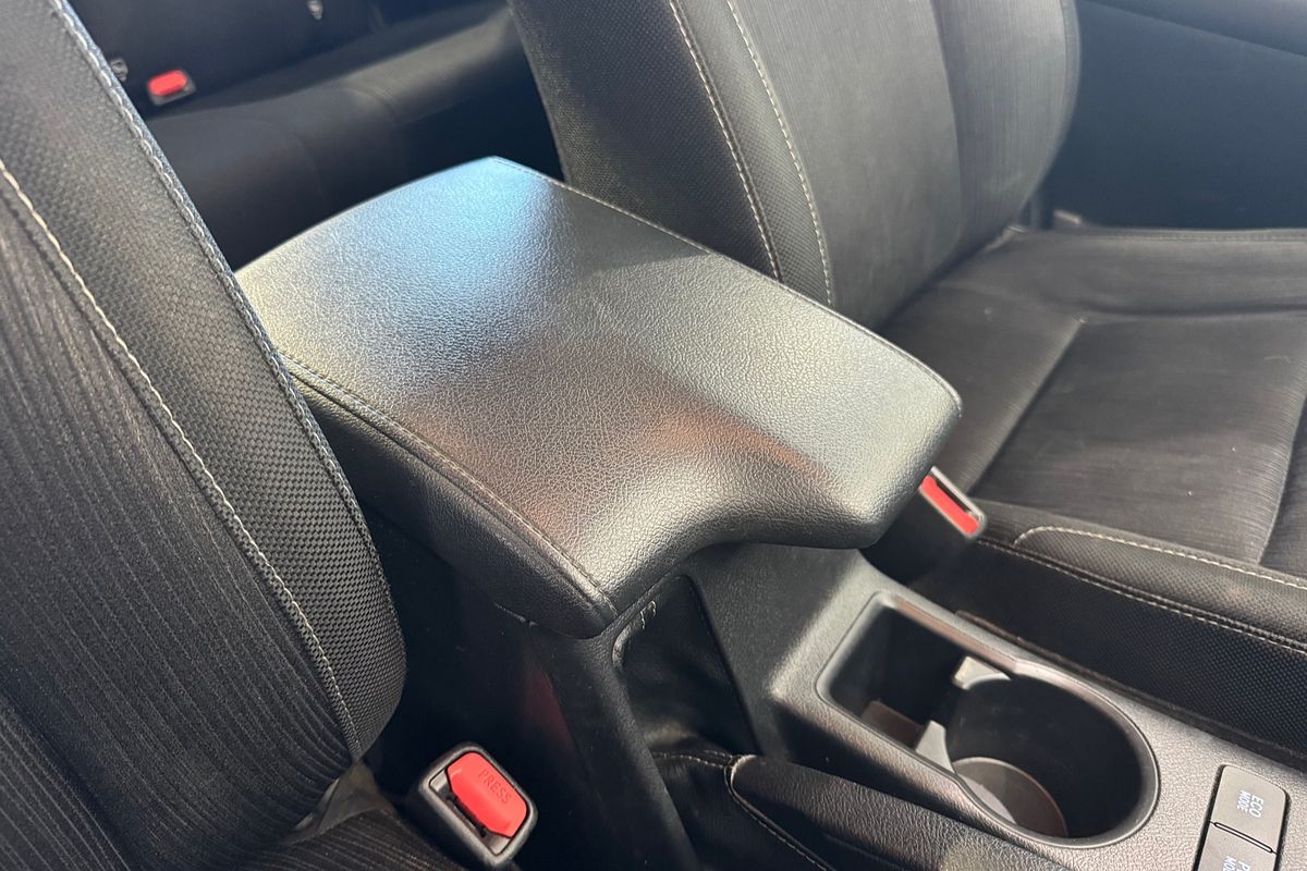 2016 Toyota Hilux SR GUN126R 4X4