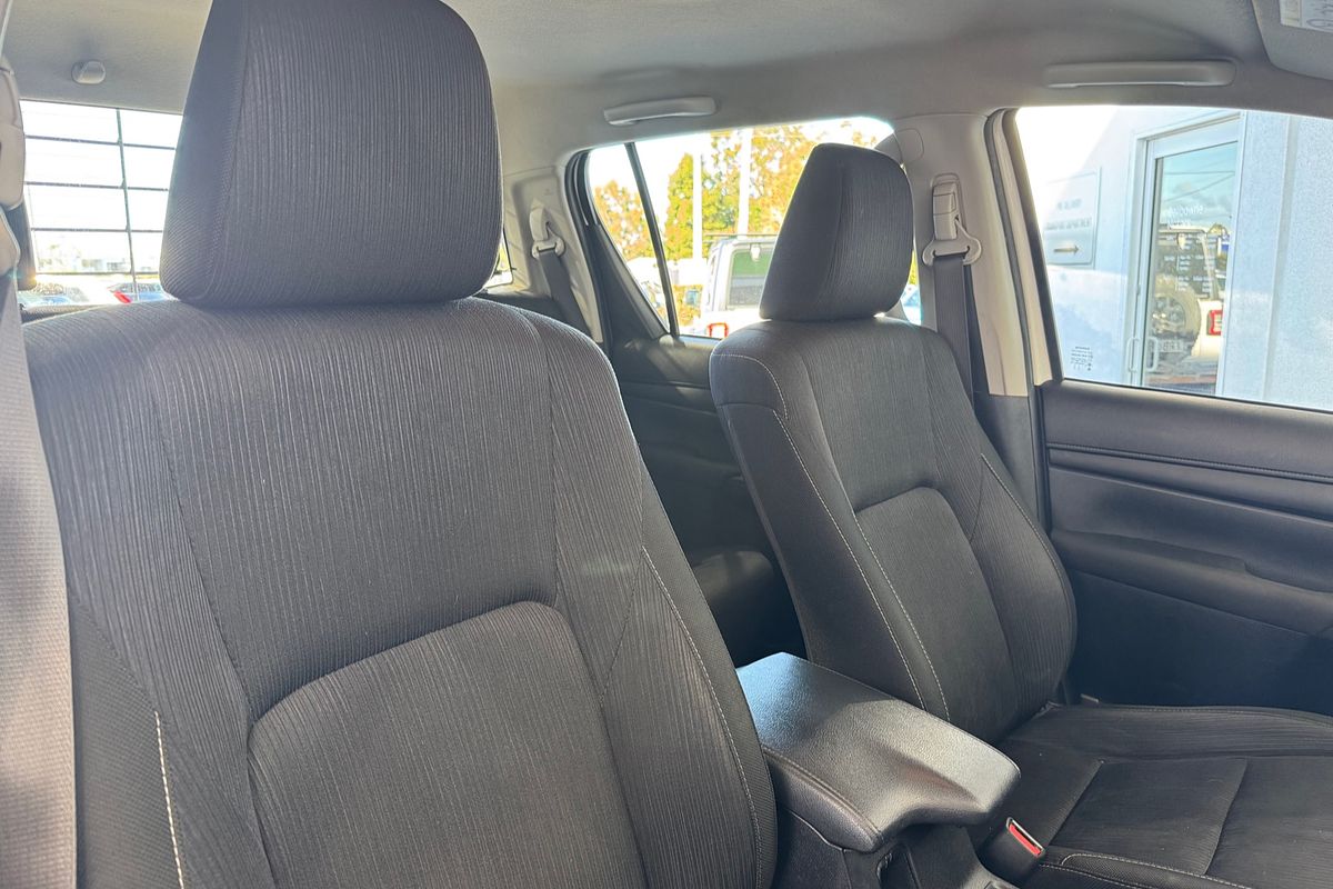 2016 Toyota Hilux SR GUN126R 4X4