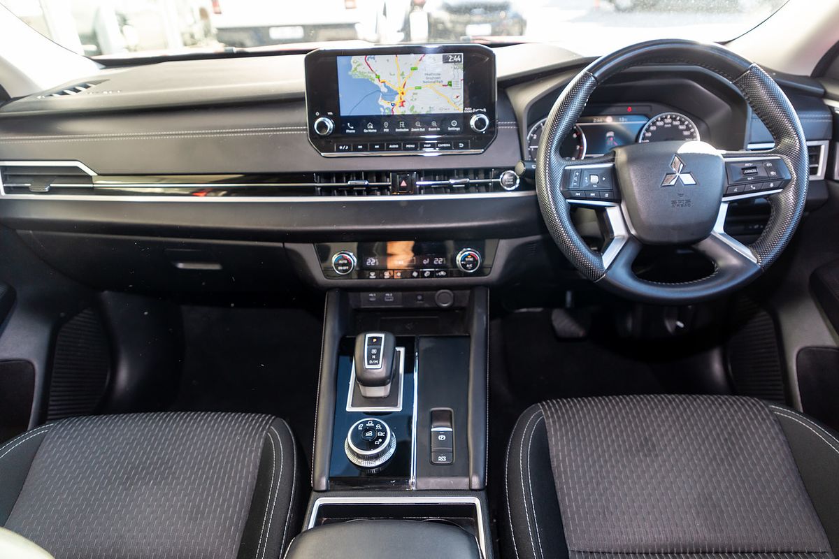 2022 Mitsubishi Outlander LS ZM