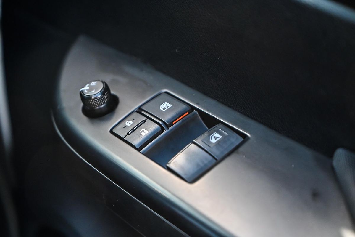 2018 Toyota Hilux SR GUN126R 4X4