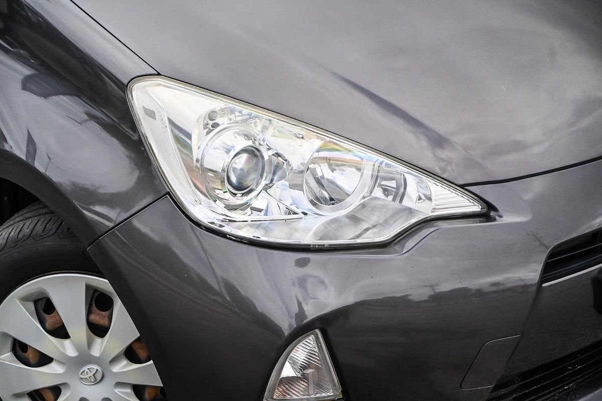 2013 Toyota Prius C NHP10R