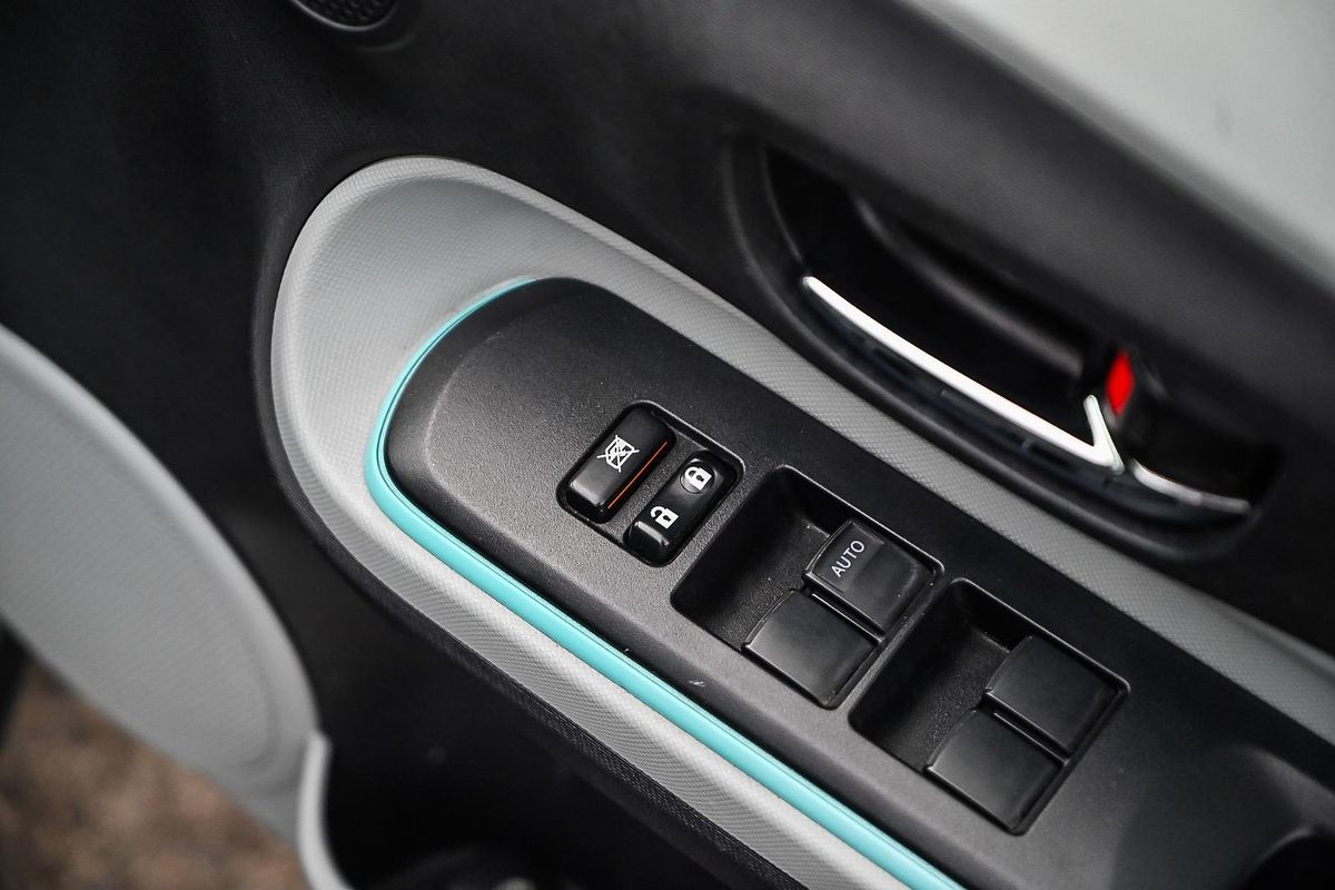 2013 Toyota Prius C NHP10R
