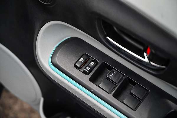 2013 Toyota Prius C NHP10R