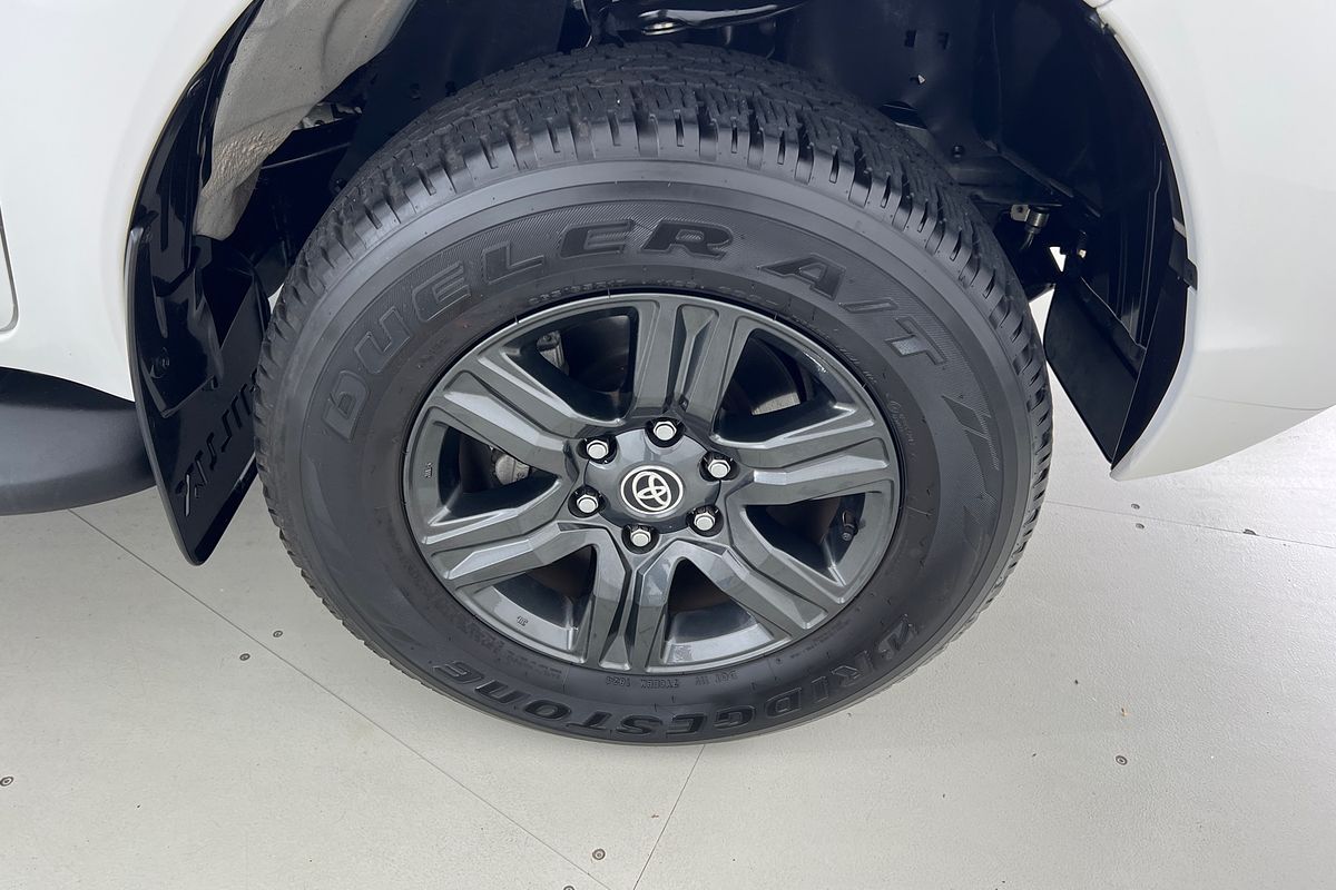 2024 Toyota Hilux SR GUN126R 4X4