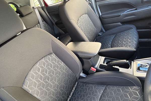 2025 Mitsubishi ASX ES XD