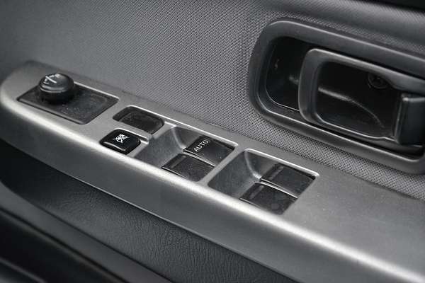 2013 Nissan Navara ST-R D22 4X4