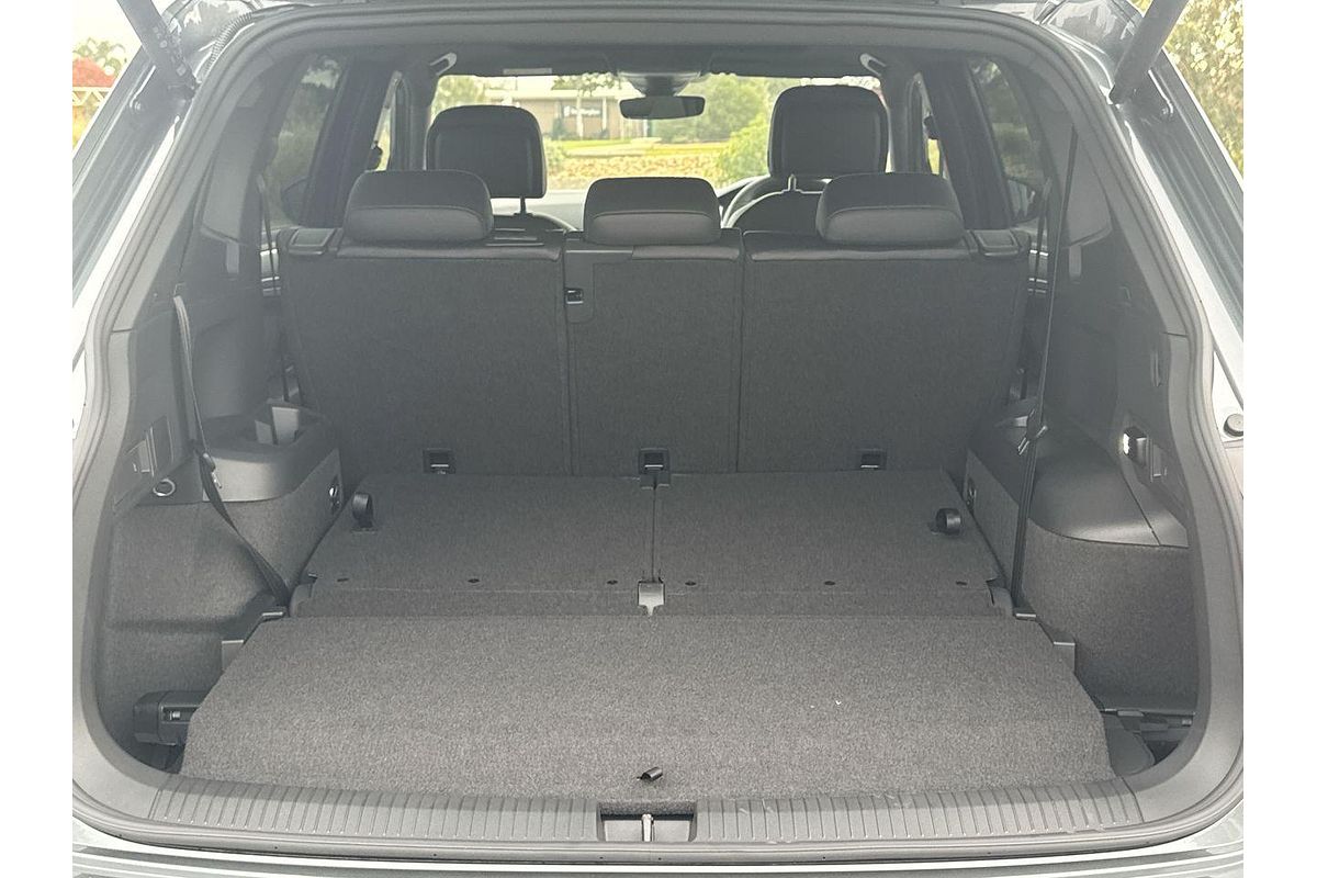 2024 Volkswagen Tiguan Wolfsburg Edition Allspace 5N