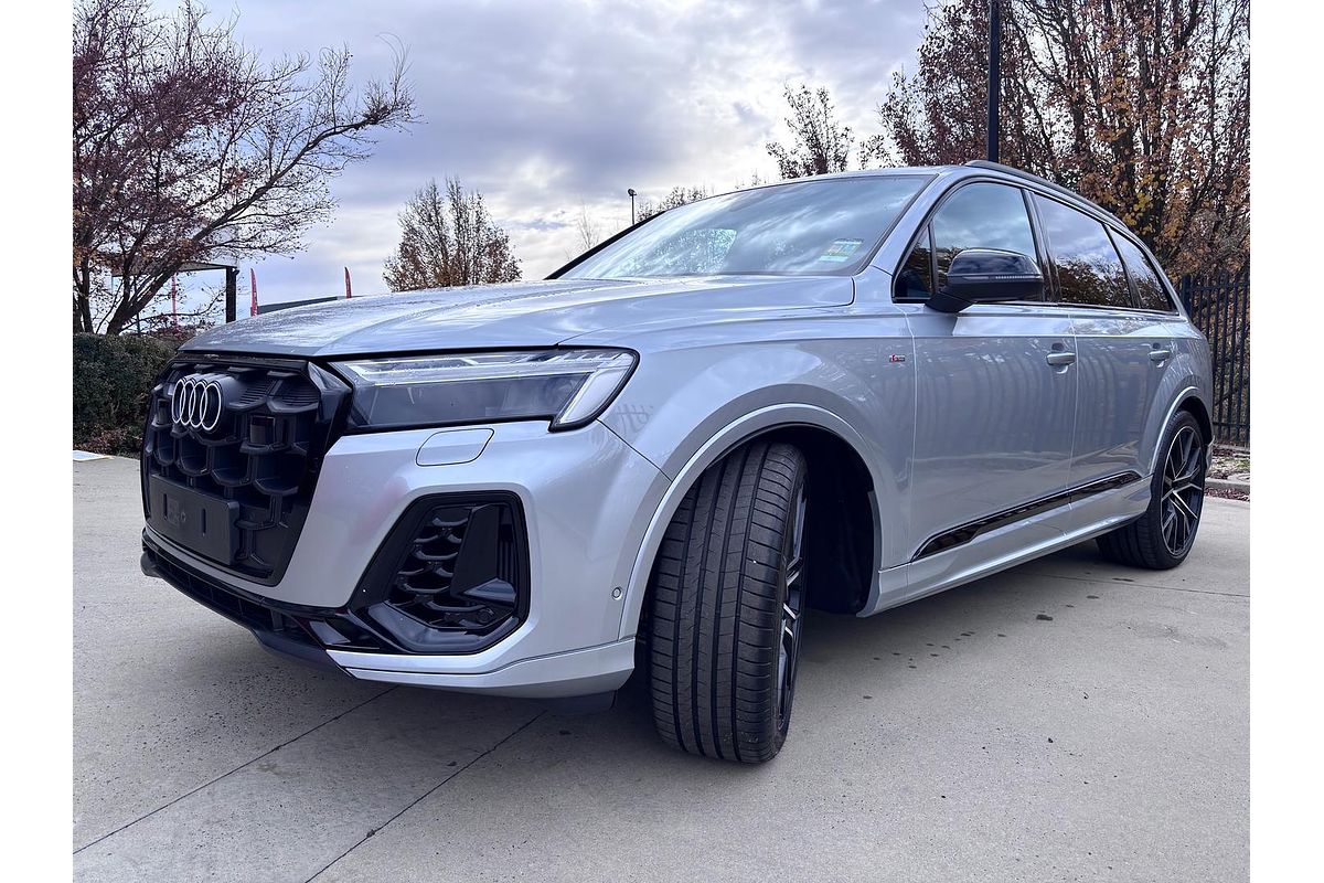 2025 Audi Q7 55 TFSI S line 4M