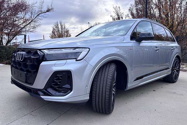 2025 Audi Q7 55 TFSI S line 4M