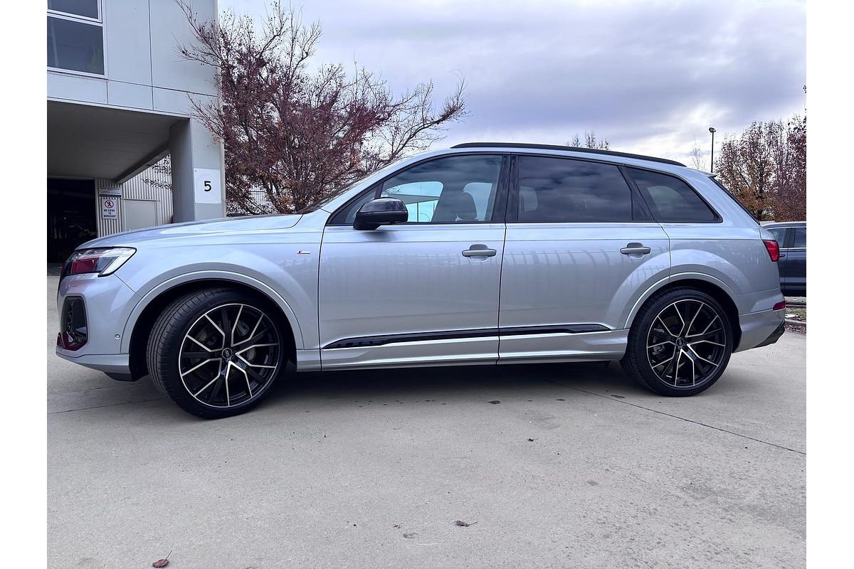 2025 Audi Q7 55 TFSI S line 4M
