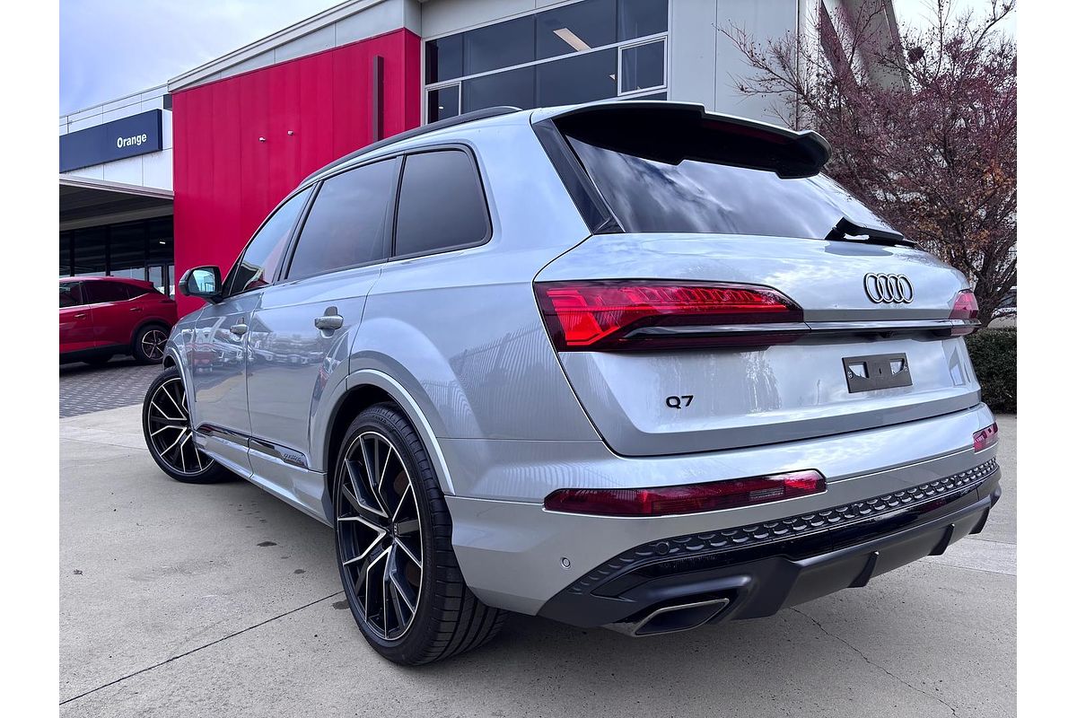 2025 Audi Q7 55 TFSI S line 4M