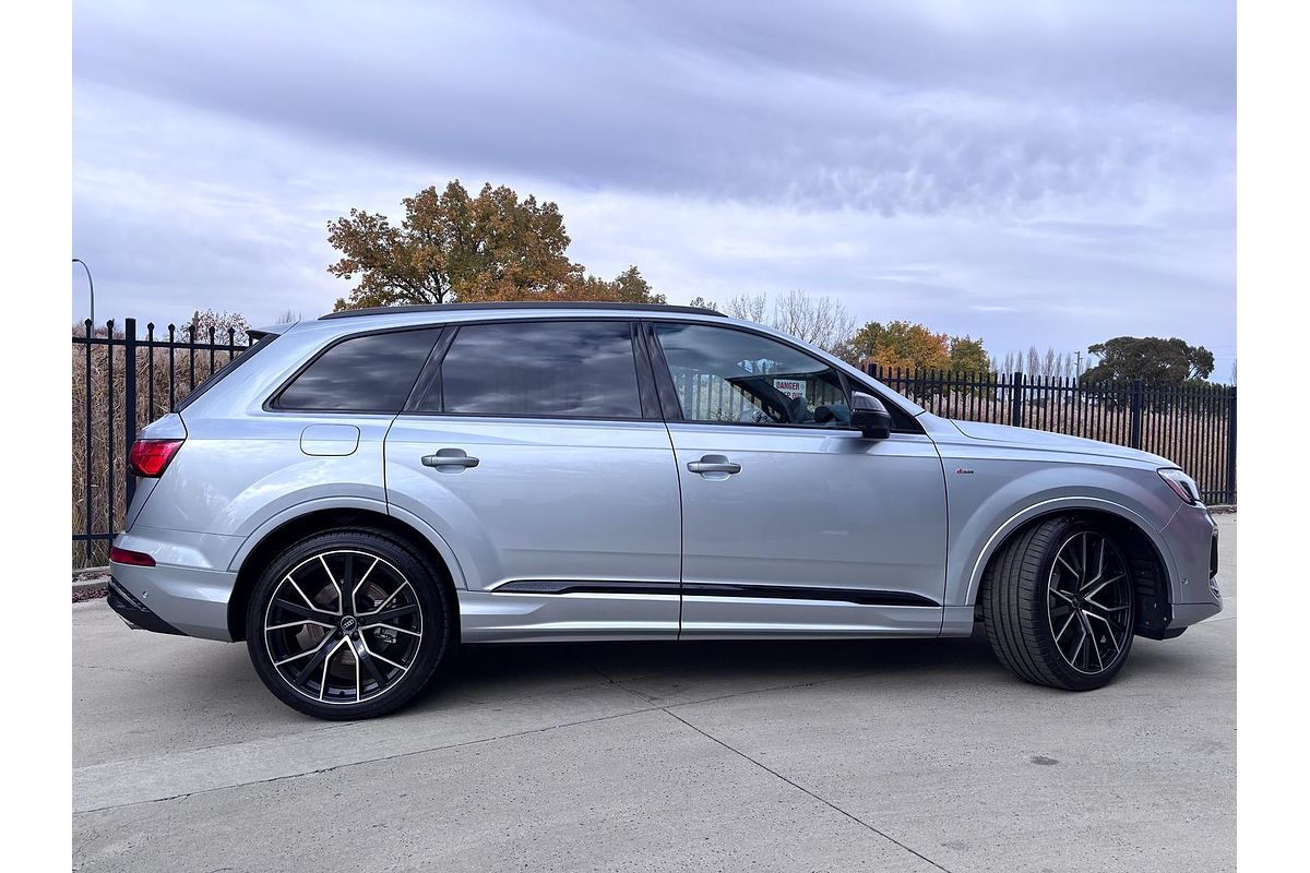 2025 Audi Q7 55 TFSI S line 4M