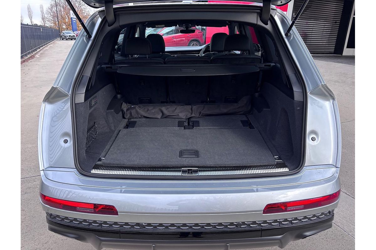2025 Audi Q7 55 TFSI S line 4M