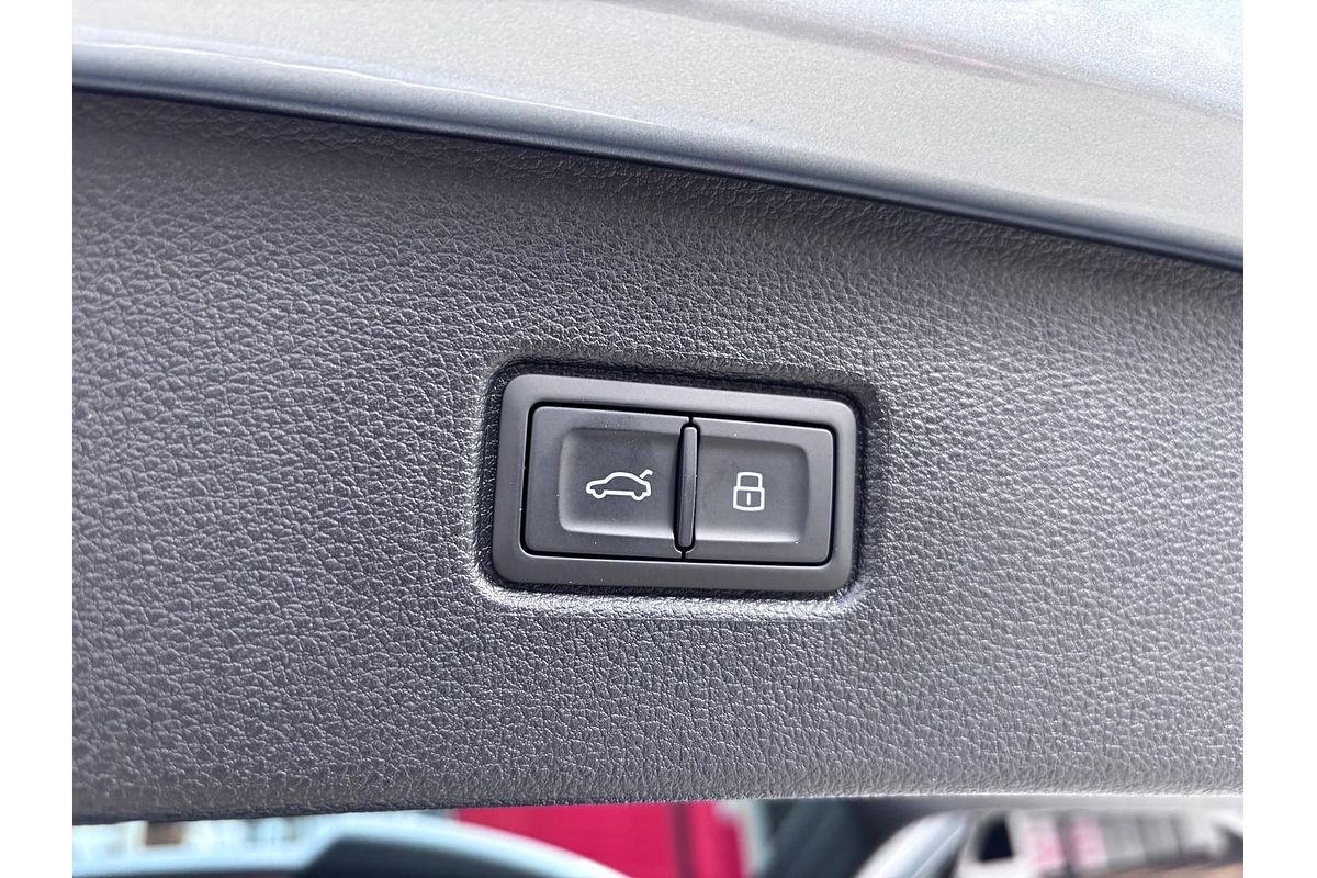 2025 Audi Q7 55 TFSI S line 4M