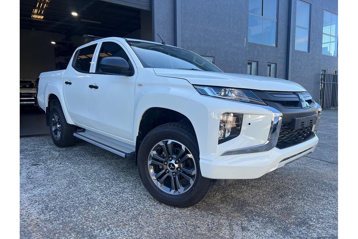 2022 Mitsubishi Triton GLX MR 4X4
