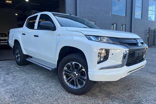 2022 Mitsubishi Triton GLX MR 4X4